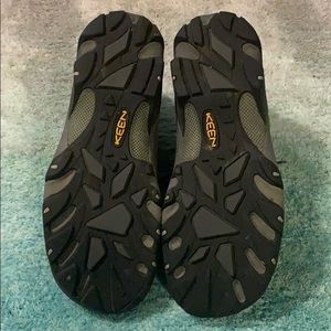 Men’s Keen hikers